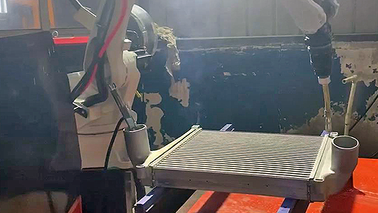 汽車發(fā)動機冷卻模塊焊接